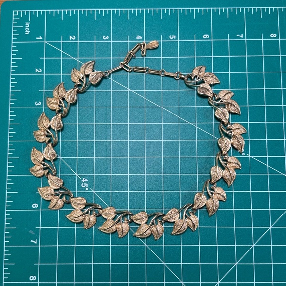 Gold vintage choker necklace - Picture 2 of 2